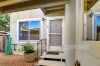 Building Photo - 5 Treanor St