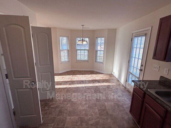 Building Photo - 482 Sandybrooke Dr