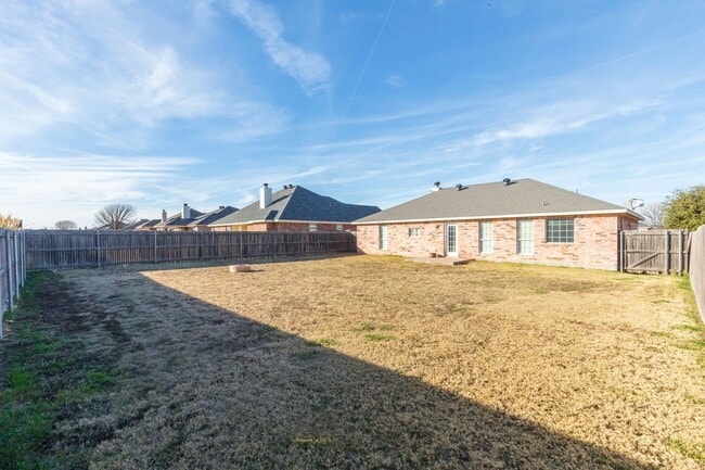 Building Photo - 3/2/2 READY TO RENT!