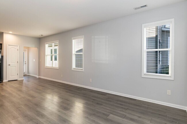 Building Photo - One Level Home Move In Ready!