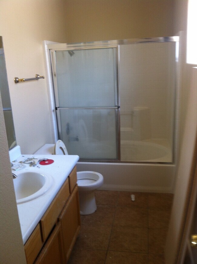 Building Photo - BEAUTIFUL 1,261 SQ FT, 2 STORY, 3BD, 2.5 BTH, 2 CAR GARAGE, LOCATED NEAR PARK, SHOPPING AND SCHOOLS.