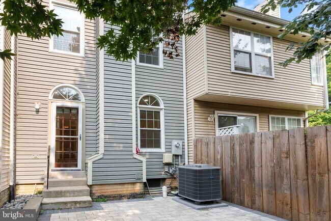 Building Photo - 6630 Medinah Ln