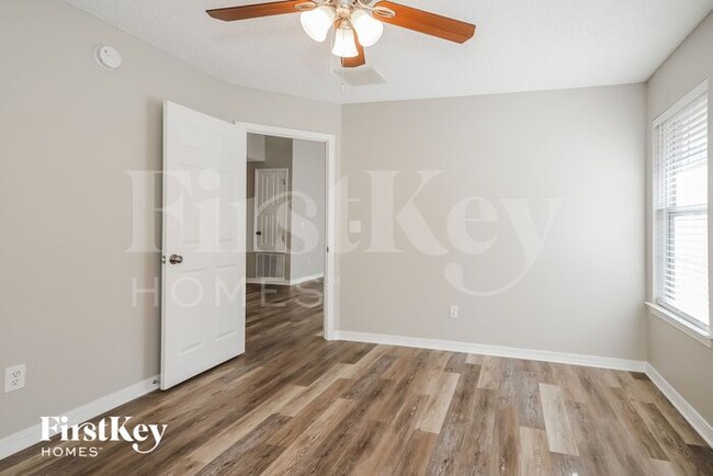 Building Photo - 7341 Ironside Dr N