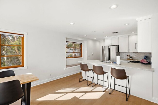 Building Photo - 416 Avenida Santa Barbara