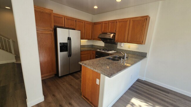 Building Photo - 3 Bedroom House in Sunset Glen Community