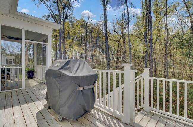 Building Photo - Impressive 4 bedroom home + office with el...