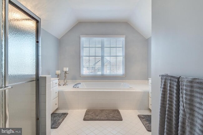 Building Photo - 10857 Hunter Gate Way