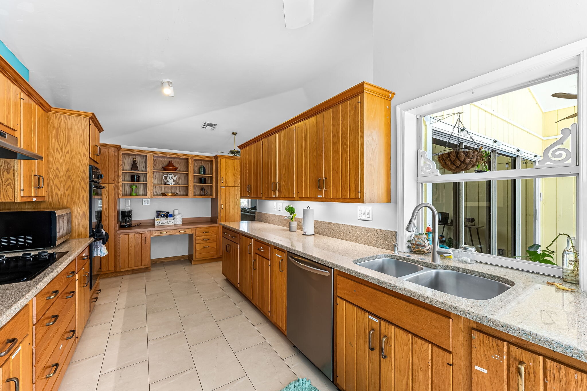 Building Photo - 10370 Main Dr