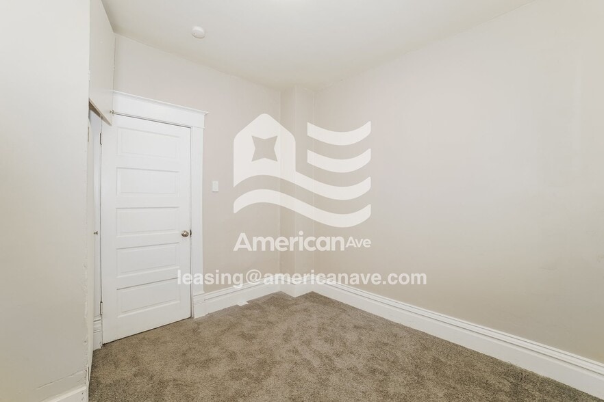 Building Photo - 2222 N Sheridan Rd