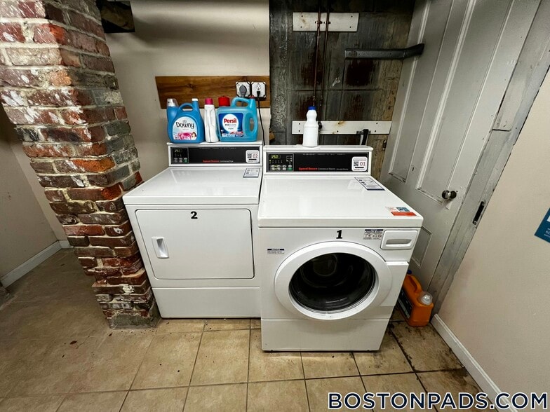 Building Photo - 358 Broadway