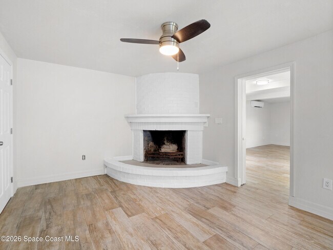 Building Photo - 1382 Lakewood Dr