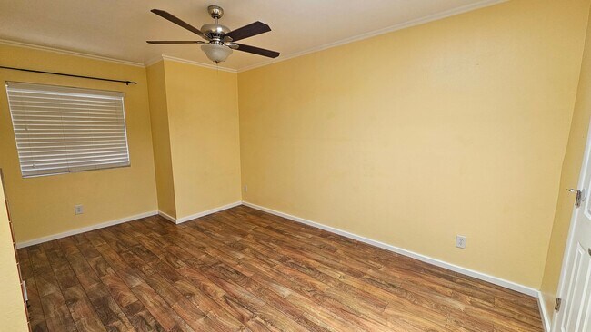 Building Photo - Updated 2 bedroom, 2 bath townhouse in Sahuara Village.