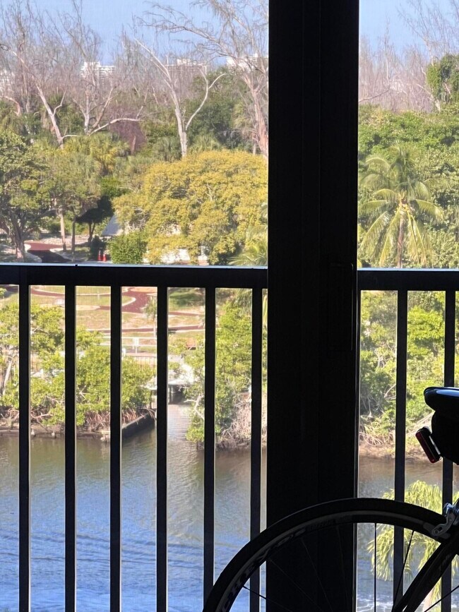 Building Photo - 1629 Riverview Rd