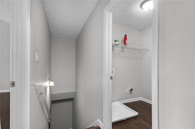 Building Photo - 1616 Amhearst Oaks Ct