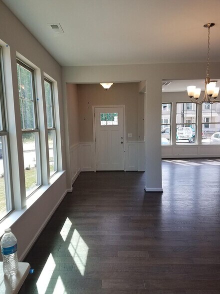 Building Photo - Room in Townhome on Metropolitan Dr
