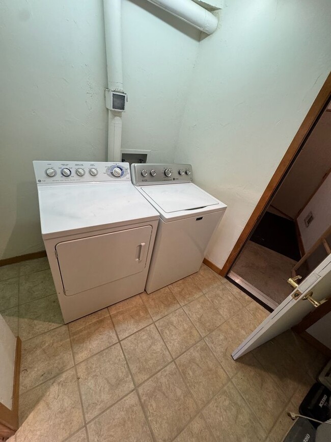 Building Photo - Classic Vail Retreat with 2 Kitchens, Loft Office, and 2-Car Garage