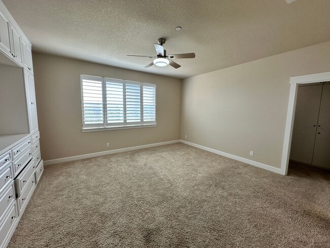 Building Photo - Gorgeous 4 Bedroom 2.5-Bath House in Tigar...