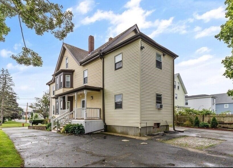 Building Photo - 67 Wales St
