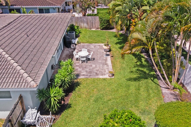 Building Photo - 1911 NE 27th St