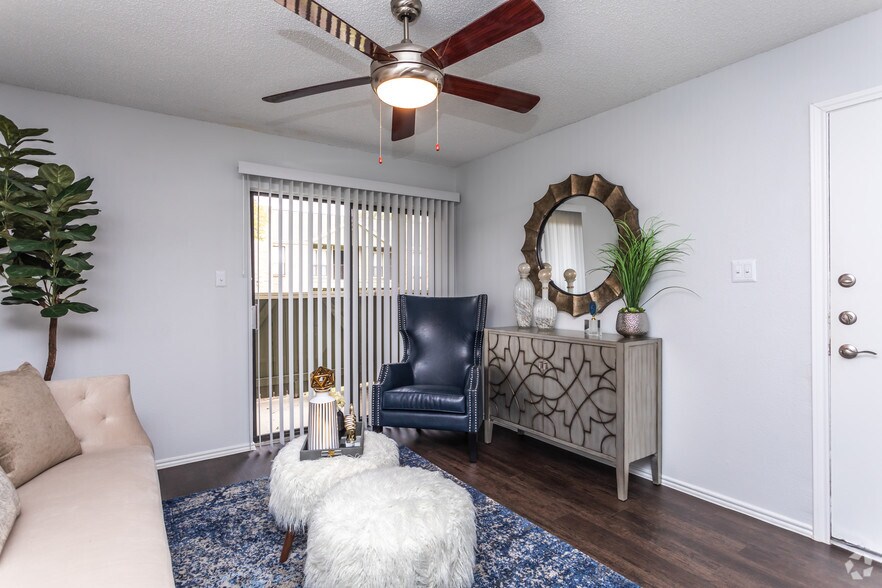 1BR, 1BA - 577SF Living Room - 5Fifty Apartments