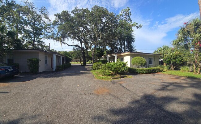 Building Photo - 551 E Miracle Strip Pkwy