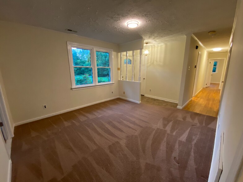 Building Photo - 1599 Early St