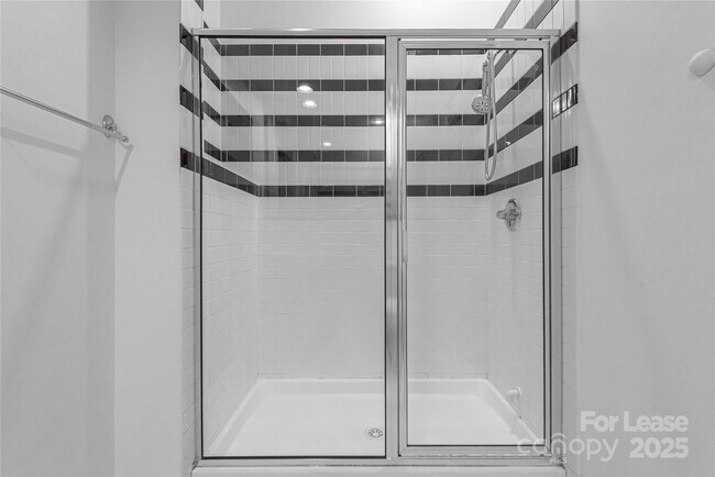 Building Photo - 2125 Southend Dr