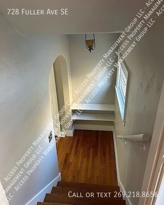 Building Photo - 728 Fuller Ave SE
