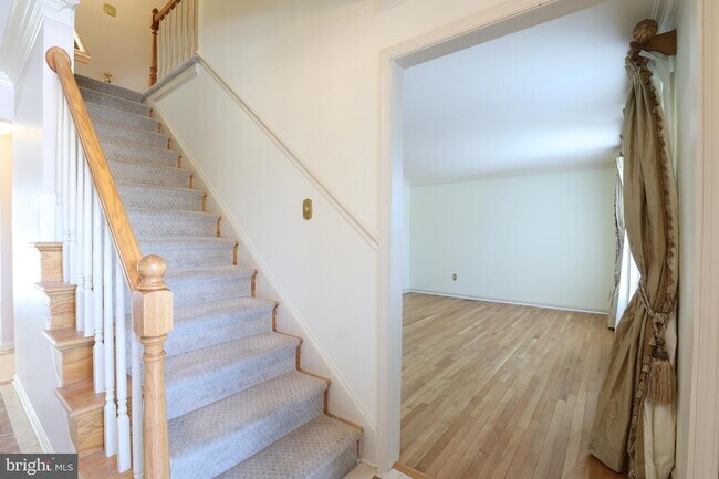 Building Photo - 8519 Electric Ave