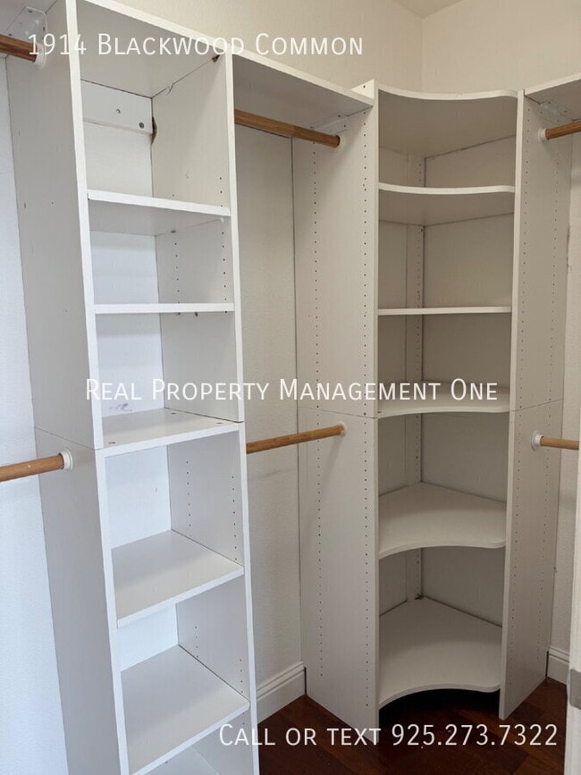 Building Photo - 1914 Blackwood Common