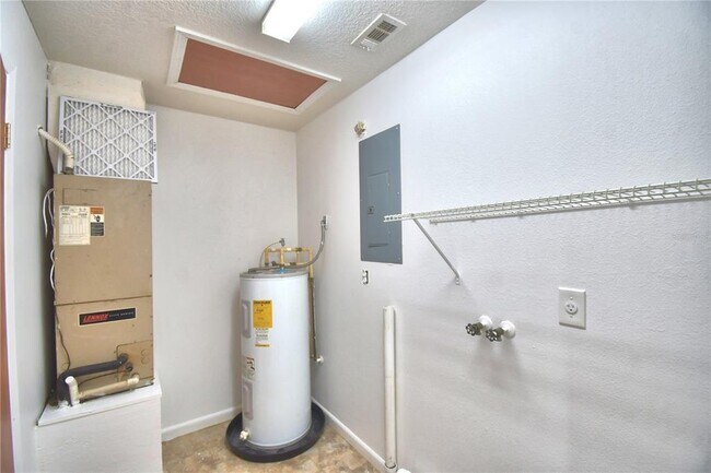 Building Photo - 914 Grape Ave