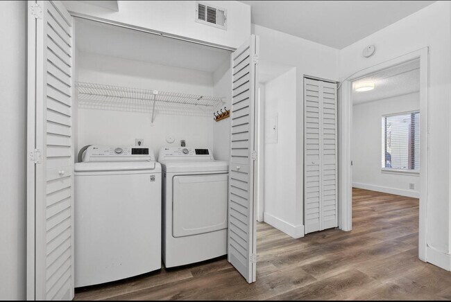 Building Photo - 6258 Chasewood Dr