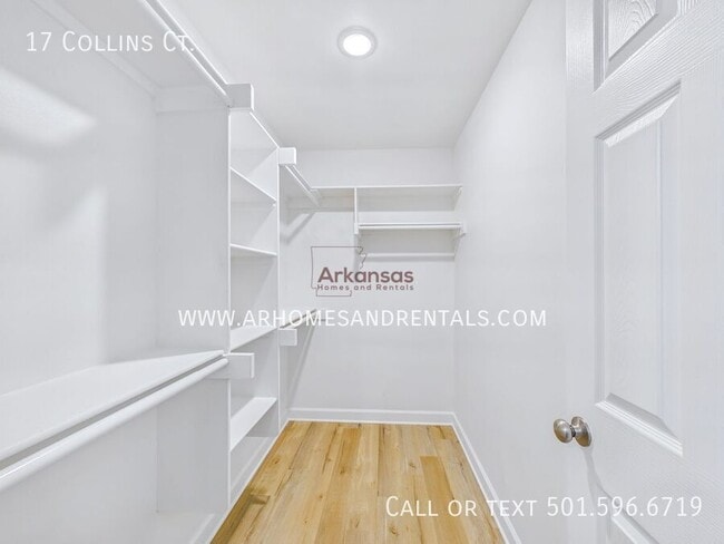 Building Photo - 17 Collins Ct