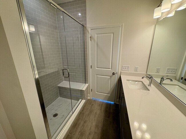 Building Photo - Brand New 3BR/3.5 Bath Townhouse in South ...