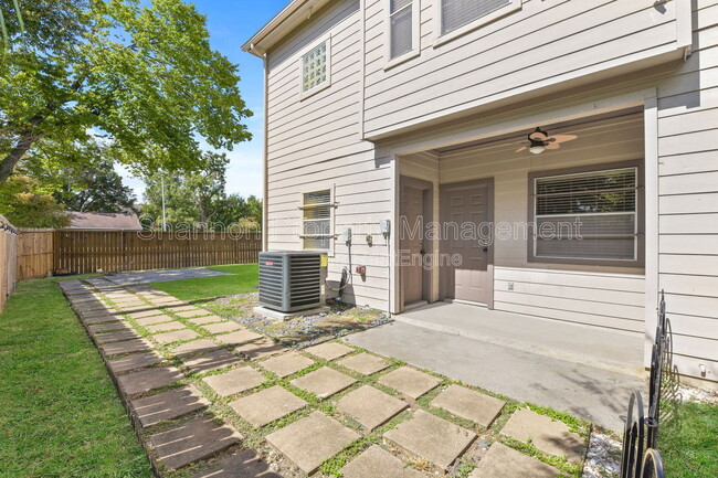 Building Photo - 5343 Kiam St