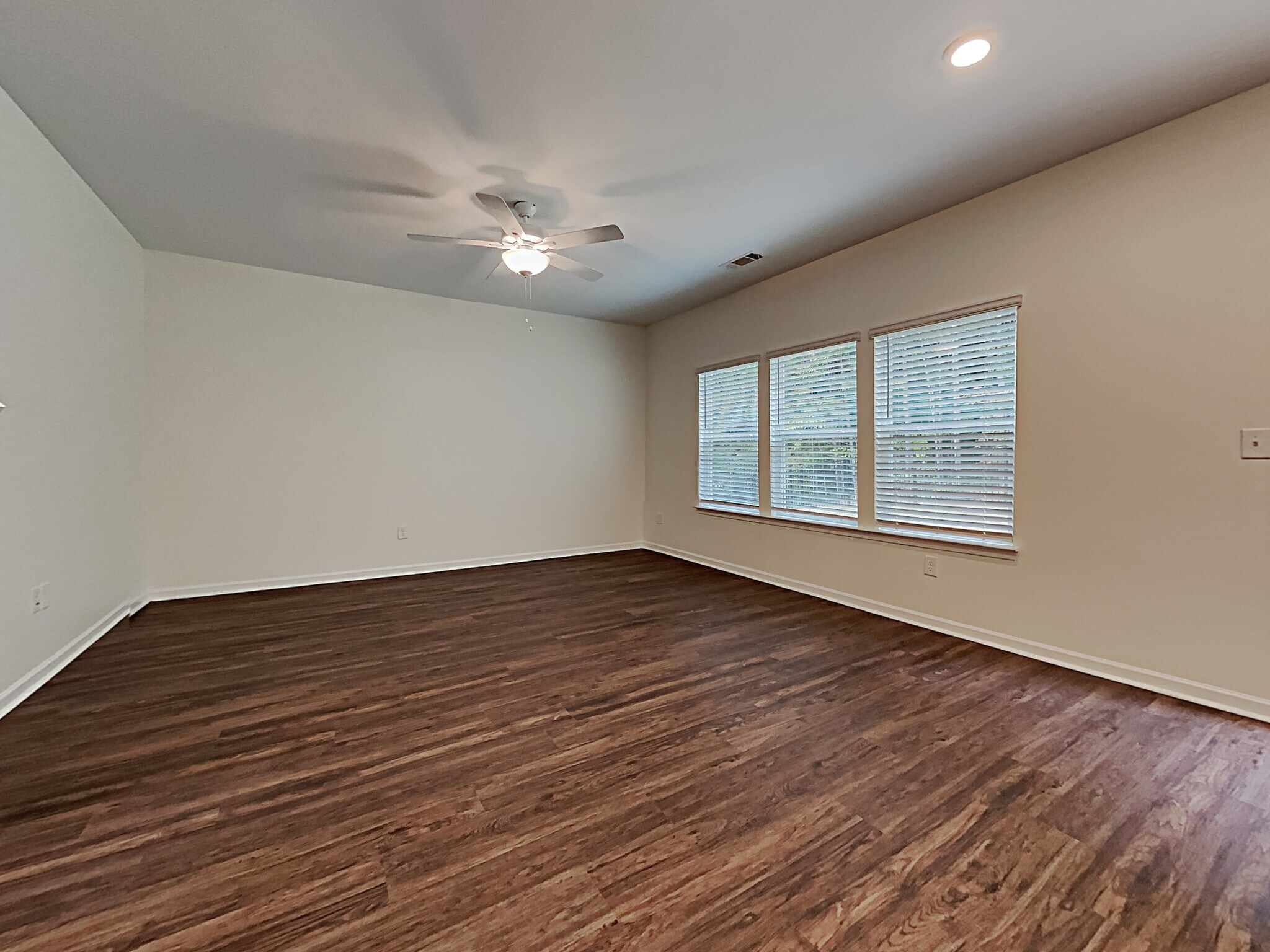 Building Photo - 249 Camp dr