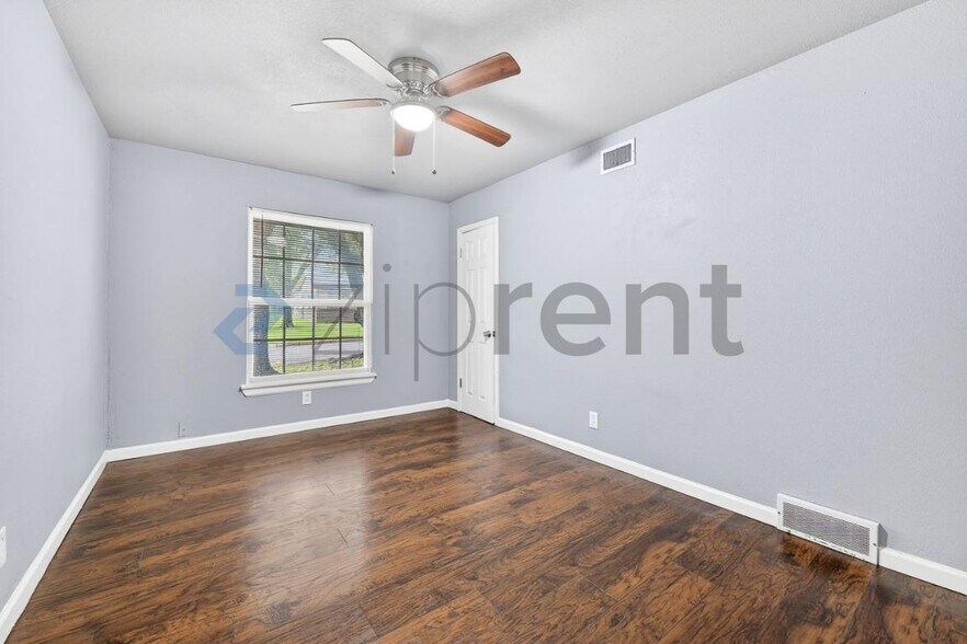 Building Photo - 2332 Grandview Dr