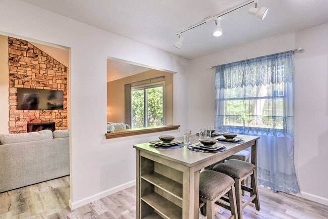 Building Photo - 6834 Woodmeadow Dr