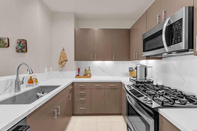 Building Photo - 3657 Quiet Side St