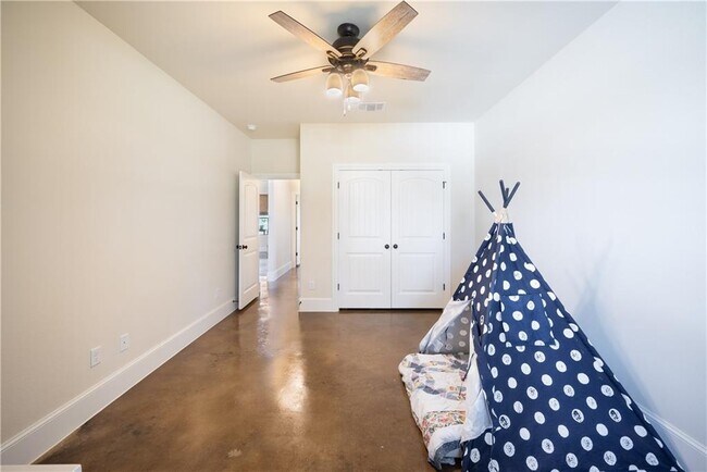 Building Photo - 315 Bluestem Cove