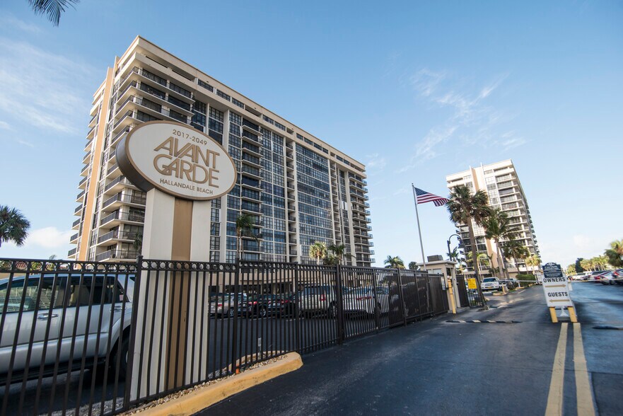 Building Photo - 2017 S Ocean Dr