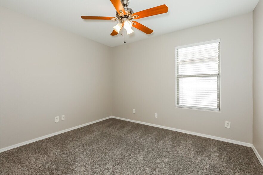 Building Photo - 1931 E Dust Devil Dr