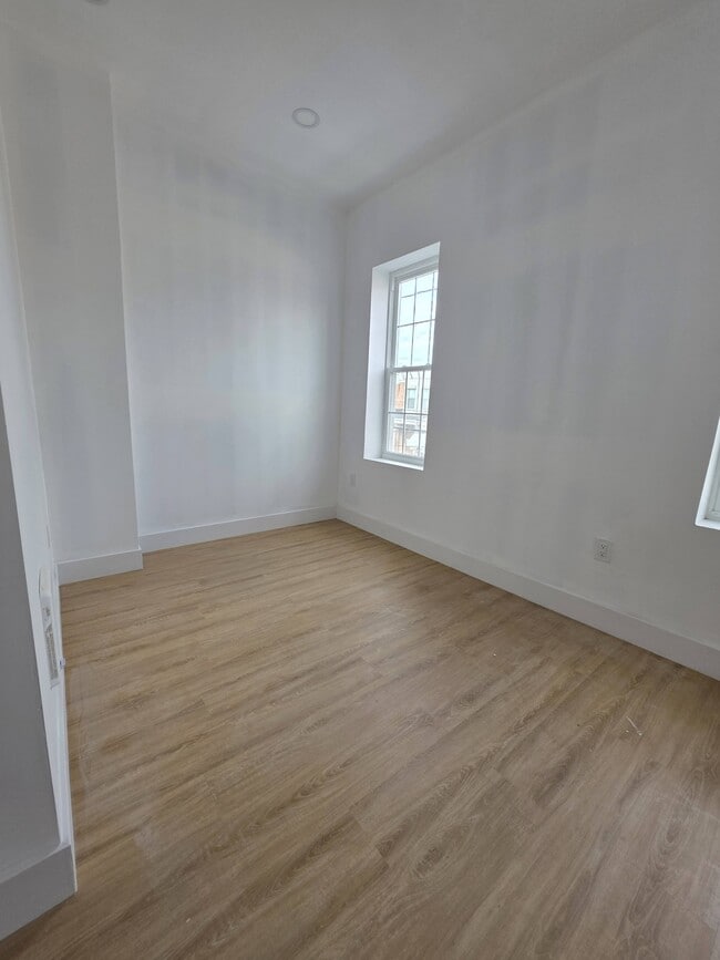 Building Photo - 2304 W Huntingdon St