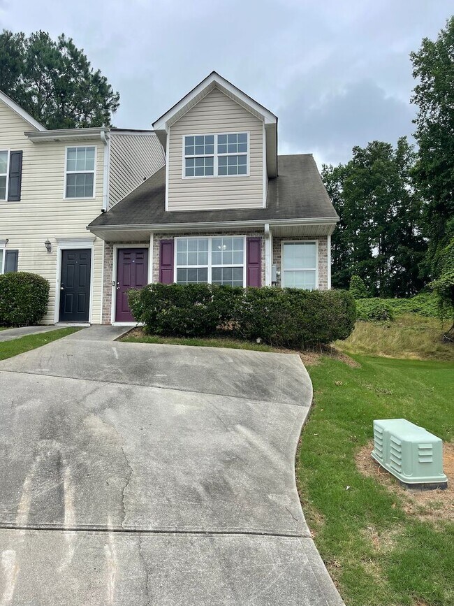 Building Photo - Renovated, Affordable Townhouse in College Park