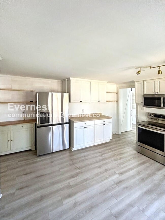 Building Photo - 8282 Wonderland Ln