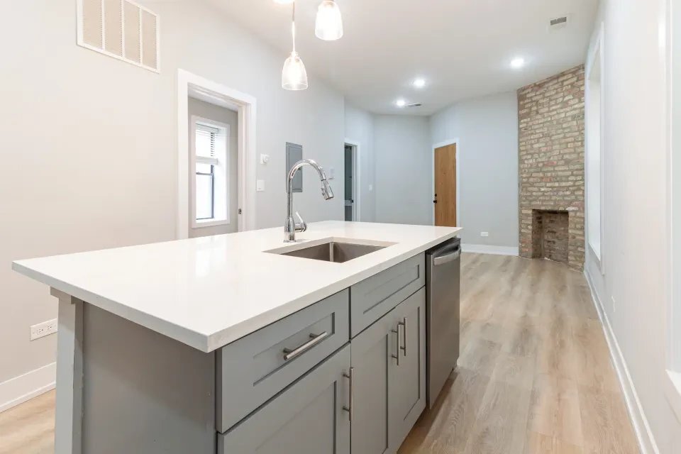 Building Photo - 428 W Belden Ave