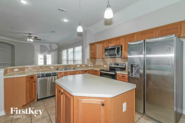 Building Photo - 15814 Stiller Park Dr