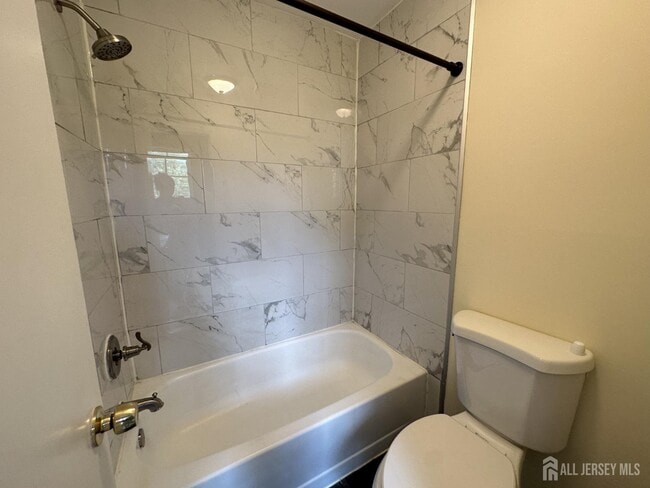 Building Photo - 17 Canterbury Cir