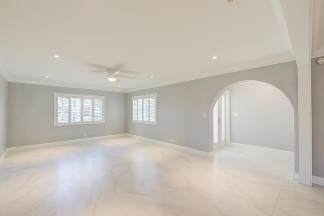 Building Photo - 2603 NE 35th St