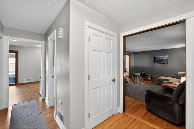 Building Photo - 1710 Shadyview Ln N